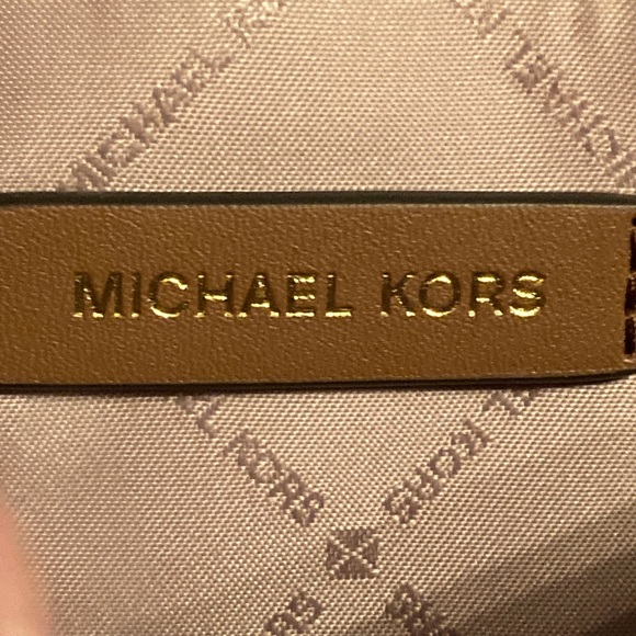 Michael Kors NWOT Tan Compact Envelope Style Convertible Crossbody / Clutch. - Picture 10 of 11